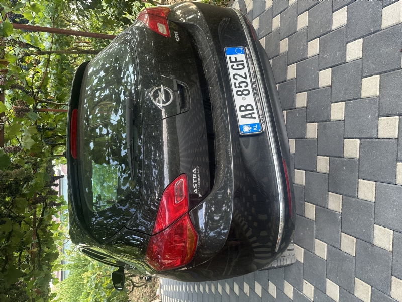 Foto 3 - Shitet opel astra cdti 1.7 2014 5500€ dekumetacion i rregullt shitet per arsye se jetoj jash ne gjendje shum te mir mekanike sherbime te bera nuk ka nevioj per asgje kontaktoni vetem ne wechap 