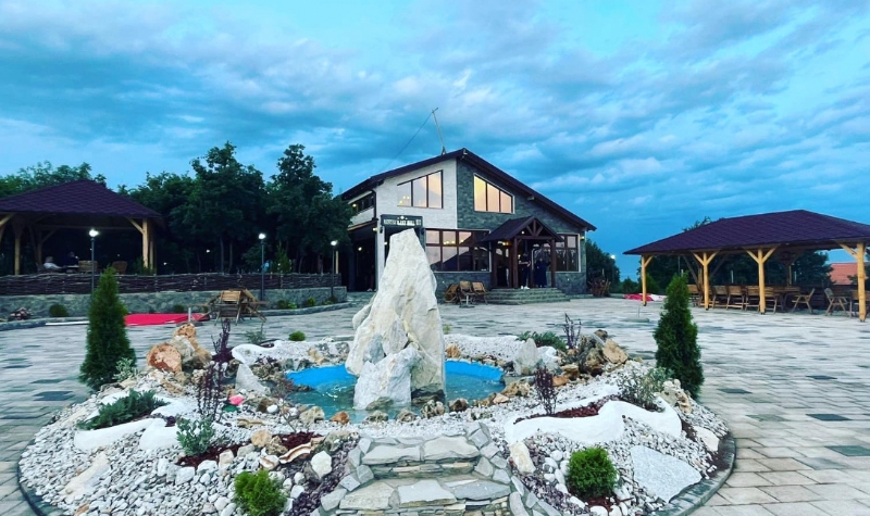 Foto 1 - Restaurant HILL Izvor kumanove - Shija qe buron natyrshem