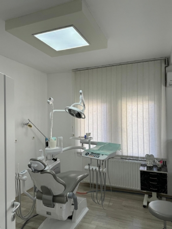 Foto 4 - Dr Xhema Kumanove - Shendeti fillon nga dhembet, buzeqeshja nga Dr. Lila