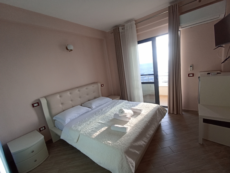 Foto 2 - Hotel Ferrara – Pushimet tuaja perfekte buze detit ne Durres