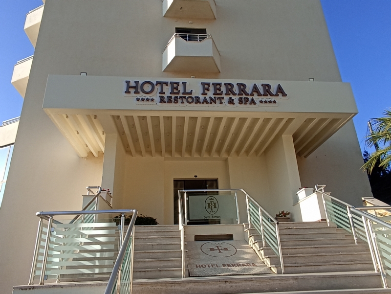 Foto 1 - Hotel Ferrara – Pushimet tuaja perfekte buze detit ne Durres