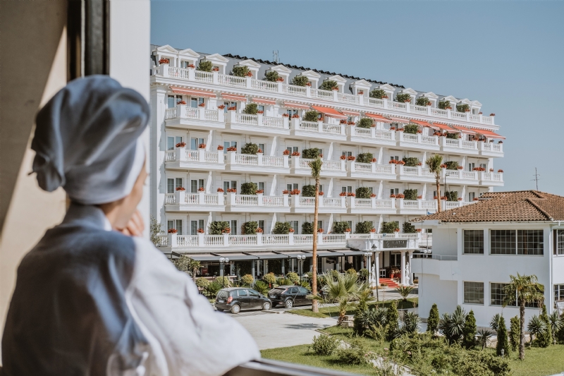 Foto 2 - Hotel Flower Golem Shqiperi – Cdo dite nje pervoje, cdo moment nje kujtim.